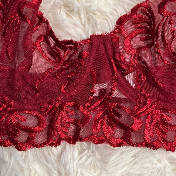 Red lingerie set - Picture 2 of 4
